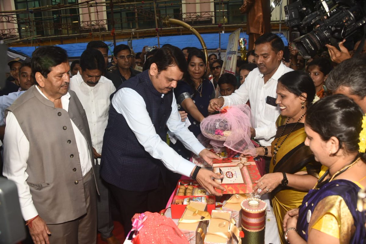 Idzes Kundan (@idzeskundan) on Twitter photo On 11th Oct, pleasure to have Hon. Deputy CM <a href="/Dev_Fadnavis/">Devendra Fadnavis</a> & Hon. Minister WCD <a href="/MPLodha/">Mangal Prabhat Lodha</a> at #SHG Melawa by #MAVIM in Mumbai: showcasing #Diwali related creatives at stalls, felicitation of women entrepreneurs, distribution of bank loans & business kits. <a href="/IqbalSinghChah2/">Iqbal Singh Chahal</a> <a href="/IAS_Rubal/">Rubal Agarwal</a> On 11th Oct, pleasure to have Hon. Deputy CM <a href="/Dev_Fadnavis/">Devendra Fadnavis</a> & Hon. Minister WCD <a href="/MPLodha/">Mangal Prabhat Lodha</a> at #SHG Melawa by #MAVIM in Mumbai: showcasing #Diwali related creatives at stalls, felicitation of women entrepreneurs, distribution of bank loans & business kits. <a href="/IqbalSinghChah2/">Iqbal Singh Chahal</a> <a href="/IAS_Rubal/">Rubal Agarwal</a>