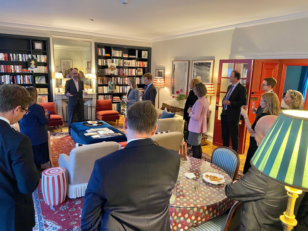 UK legal providers account for 5% of global legal services revenue, valued at £29 billion a year, and France is one of our largest partners in legal services.

Minister <a href="/TheoRycroft/">Theo Rycroft</a> hosted a reception with 🇬🇧 and 🇫🇷 law firms to discuss shared opportunities in the legal sector.