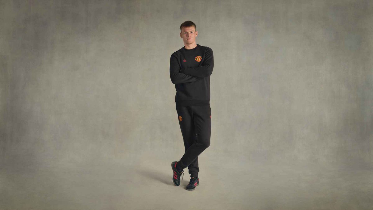 centredevils's tweet photo. 📸 — Adidas Originals Essentials x Manchester United. 💧 https://t.co/Ws9fWTNPyD