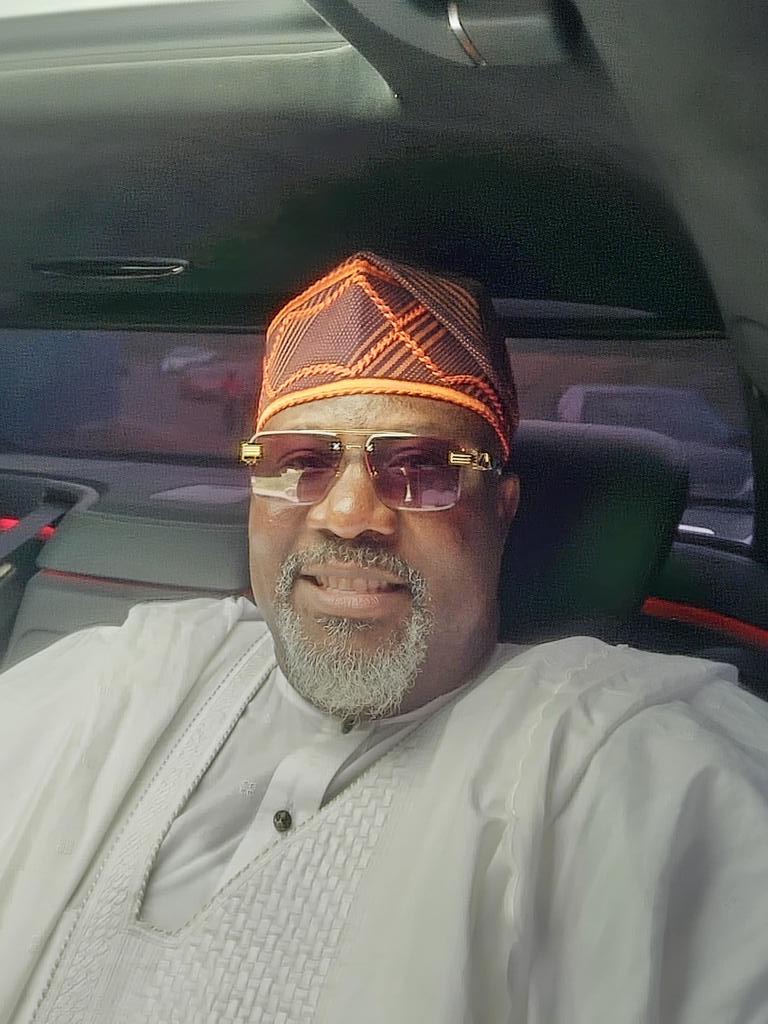 _dinomelaye's tweet photo. Democratic Evangelist Dino Melaye propagating the gospel of PDP and Atiku/Okowa.....receive itttttttttt https://t.co/DtuOfSUHLE