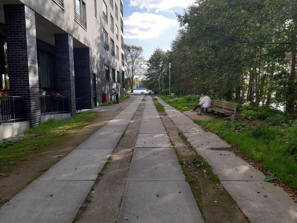 muhde10's tweet photo. #Seniorenvertretung fordert Verbesserungen

Mit ihrer „Aktion #Stolperfallen" möchte die Seniorenvertretung #Spandau auf Wegstrecken in der Havelstadt hinweisen, von deren Zustand ihrer Ansicht nach Gefahren für Seniorinnen und Senioren ausgehen. https://t.co/74z6oZjDug https://t.co/BrGmxH7zOM