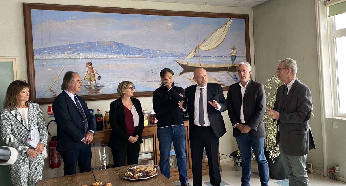 IParrot_UM's tweet photo. Mme la Ministre de l’ESR en visite à la station méditerranéenne de l’⁦@umontpellier⁩. Ateliers découvertes sur les eaux douces &amp; marines conçus pour les écoliers de la ⁦@villedesete⁩ à l’occasion de la ⁦@FeteScience⁩.  ⁦@IcirewardUnesco⁩ ⁦@OSUOREME⁩ https://t.co/fiAvwVkkzf