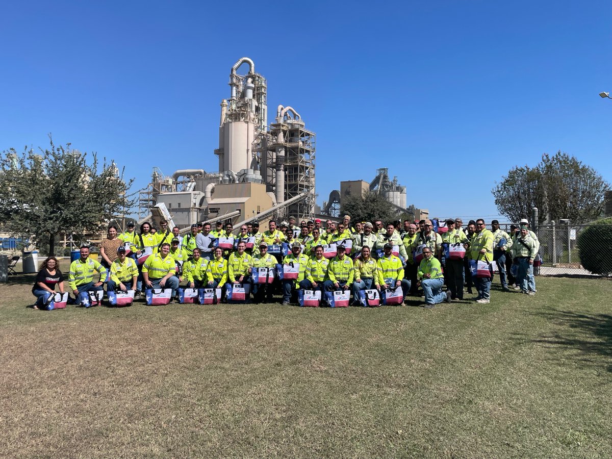 Congratulations to <a href="/CEMEX/">Cemex Global</a> @CEMEX_USA <a href="/Balcones4818/">Cemex Balcones Plant</a> Plant on 2 years without an employee LTI.  #Zero4Life <a href="/EdgarCAngeles/">Edgar Angeles</a> <a href="/Jaime_Muguiro/">Jaime Muguiro</a> <a href="/AlanMacVicar/">Alan MacVicar</a>