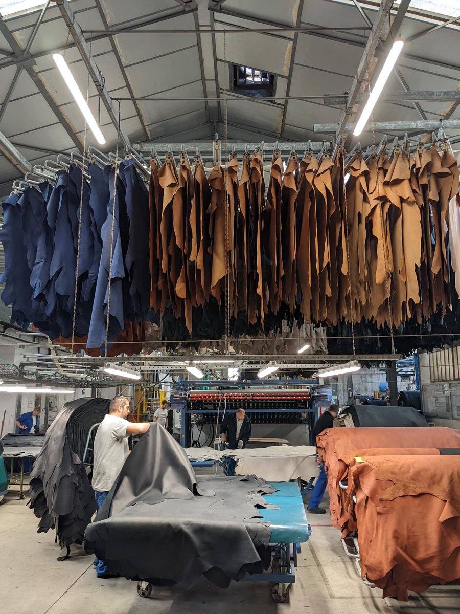 Patrimoine + Savoir-faire + Tradition = Cuir haut de gamme !
On vous fait visiter dans le journal de 20h <a href="/TF1Info/">TF1Info</a> la dernière tannerie de <a href="/VilleDeRomans/">villederomans</a>