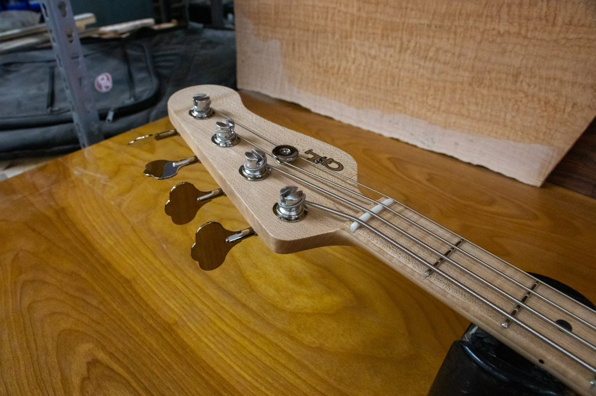 GandLGuitars's tweet photo. Here’s a Custom Shop @CLFResearch Matador in Natural over Swamp Ash, light tint Quarter sawn neck, maple fretboard, 1 ply black pickguard and dual LB•100 pickups.
#glguitars #leofender #glguitarscustomshop #clfresearch #MatadorBass #bass #MadeinFullerton #madeinUSA https://t.co/otDTQuVI0y
