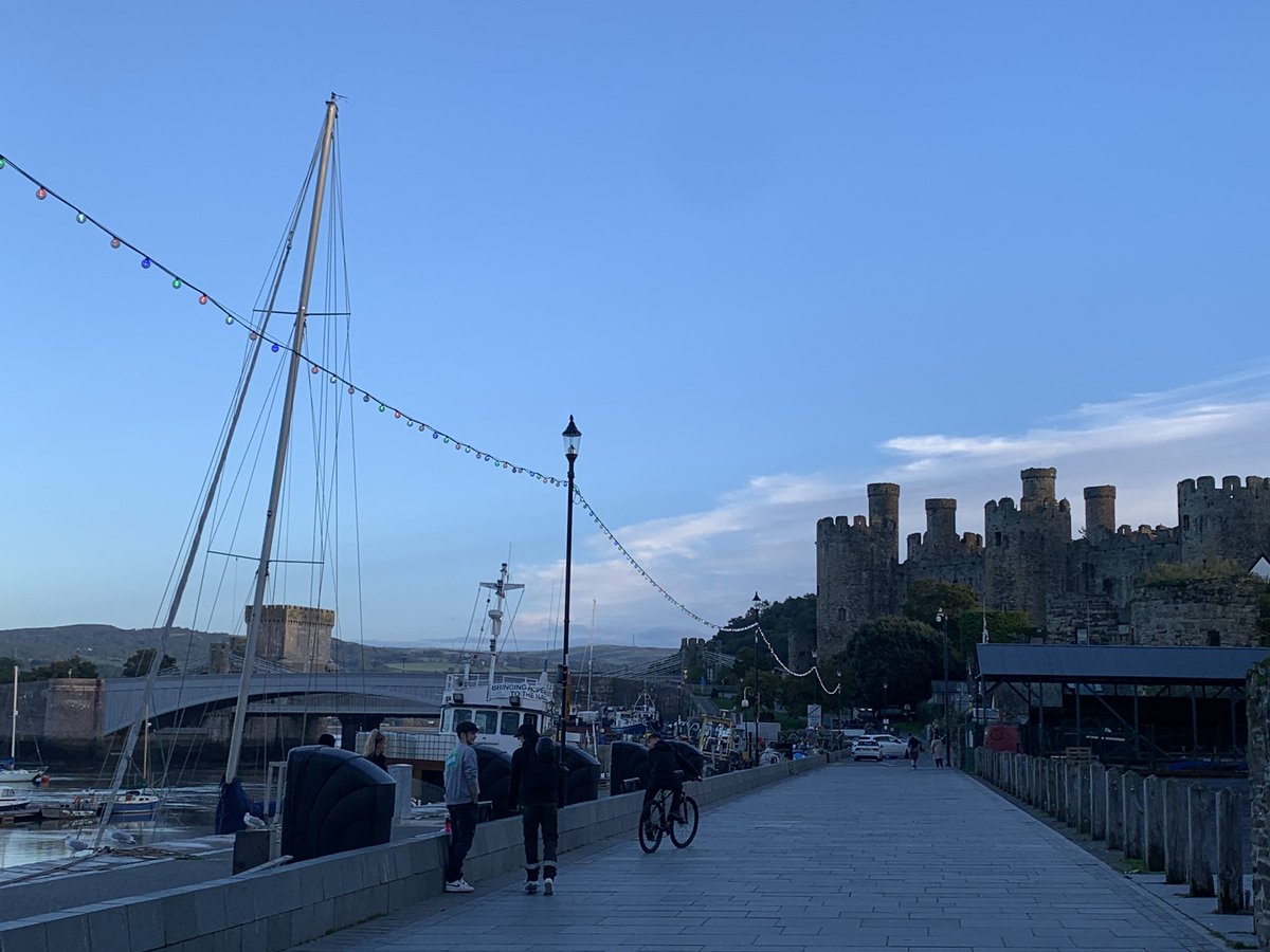 Having a mini pub wander around Conwy with Suzy, lovely cozy place. Came up for a little job and got to meet @goldinmycoffee and @DrewPritchard which was a unexpected bonus.