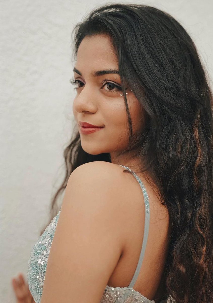 Hansuukrishna's tweet photo. ♡︎♕︎
#photoshoot #birthadayvibes
@ahaanakrishna #hansikakriahna https://t.co/hfYp4SDmJ0