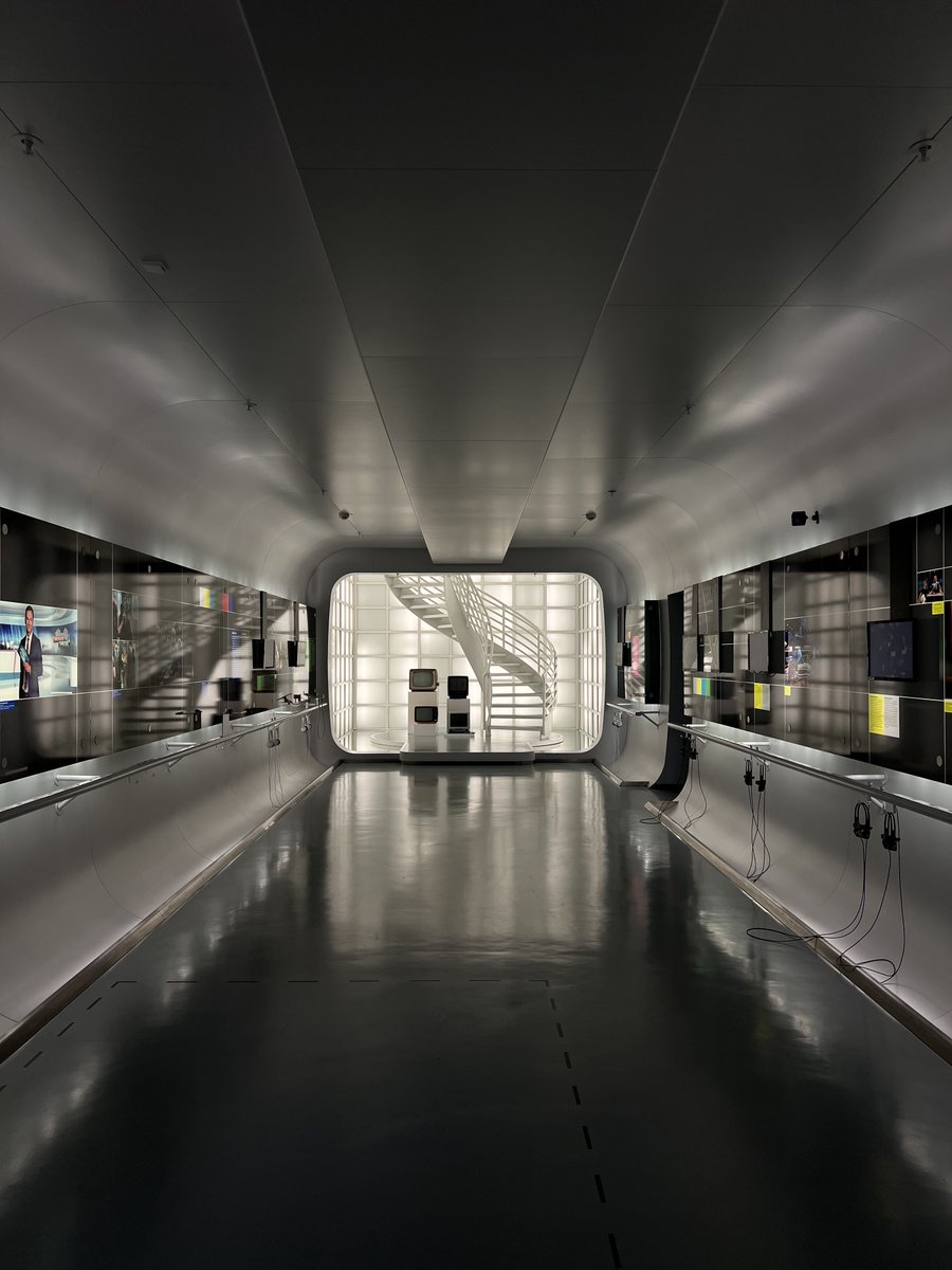 With its impressive light installations and mirrored halls, the Deutsche Kinemathek is a real insider tip🤫

#visit_Berlin #Berlin