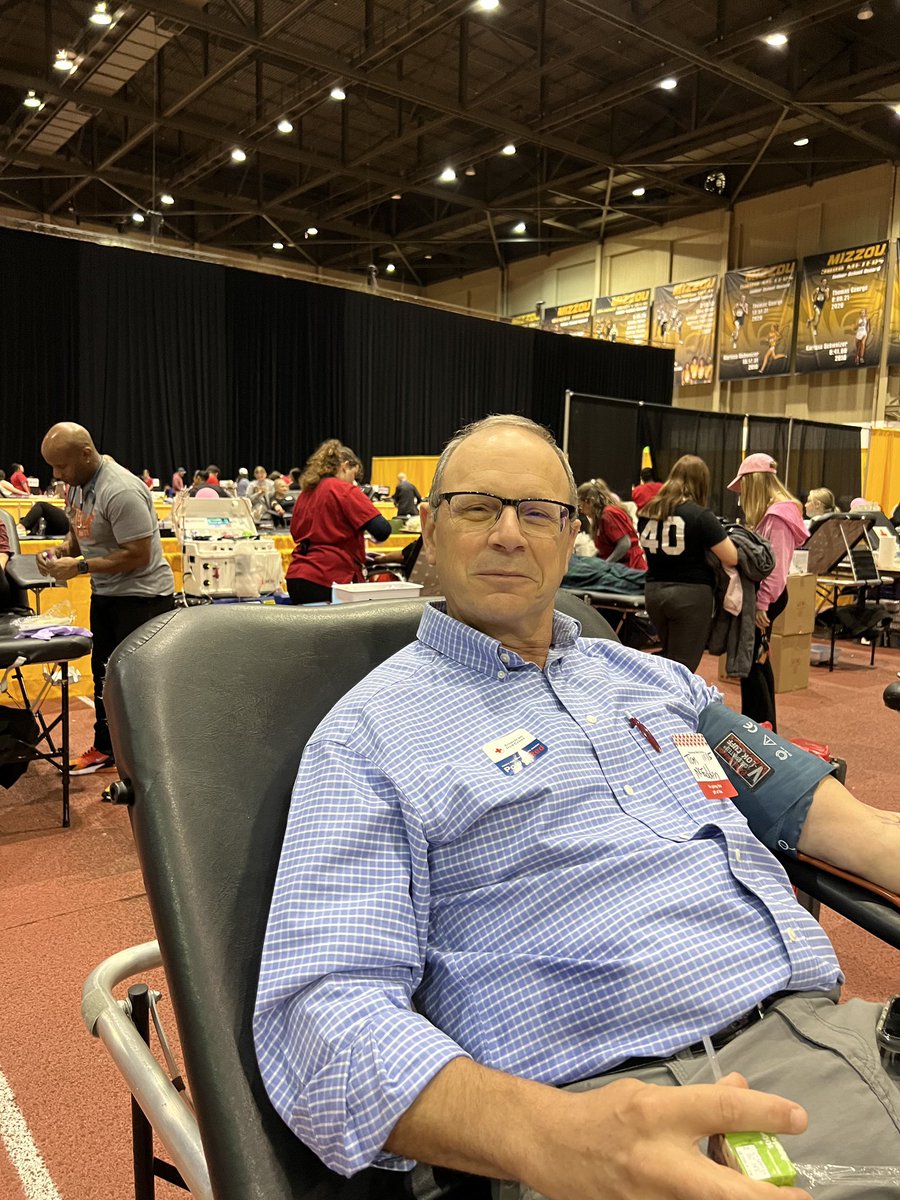 MUBloodDrive's tweet photo. We are so incredibly grateful for all of our awesome donors. Thank you to Professor Tom McFadden and Shannon Jarnegan for donating! https://t.co/VsLgv2KWeH