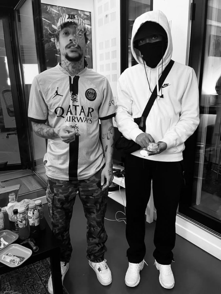 ShadesFrance's tweet image. 🚨SO LA LUNE x GREEN MONTANA !!

Un featuring a été enregistré.