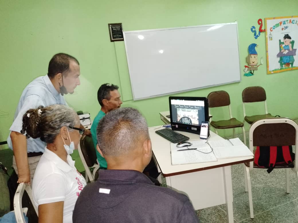 FundabitAragua's tweet photo. 🚨 #13Oct 🫵 Formadores Tecnológicos #CBIT del Edo. #Aragua  participan activamente en el taller de formación  @DeFevp "Descolonización cómo elemento clave del Plan de la Patria". 📚📝 @_LaAvanzadora @leivi24 @leoalvacabrera @pedrogordon2121
#FestivalMundialDePoesia2022 https://t.co/2Ezyl6UuaU