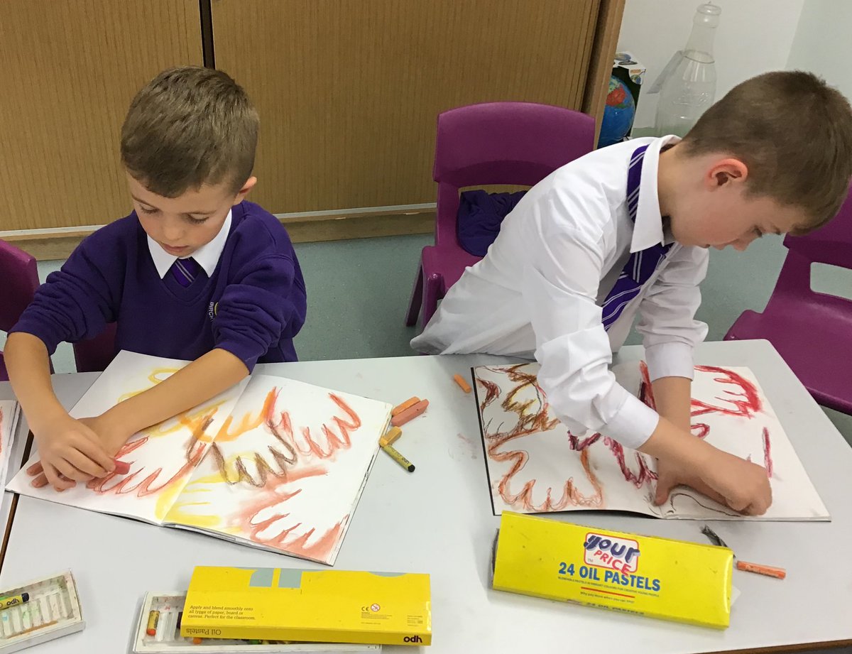 BirchwoodCE's tweet photo. Year 3 were recreating handprints from the Lascaux cave paintings this afternoon. The Stone Age people could only use natural materials so we blended chalk and oil pastels to recreate the colours. There were some fabulous results! 🎨#bcepsyear3 #bcepsart #bcepshistory https://t.co/MRFN8bOlUX