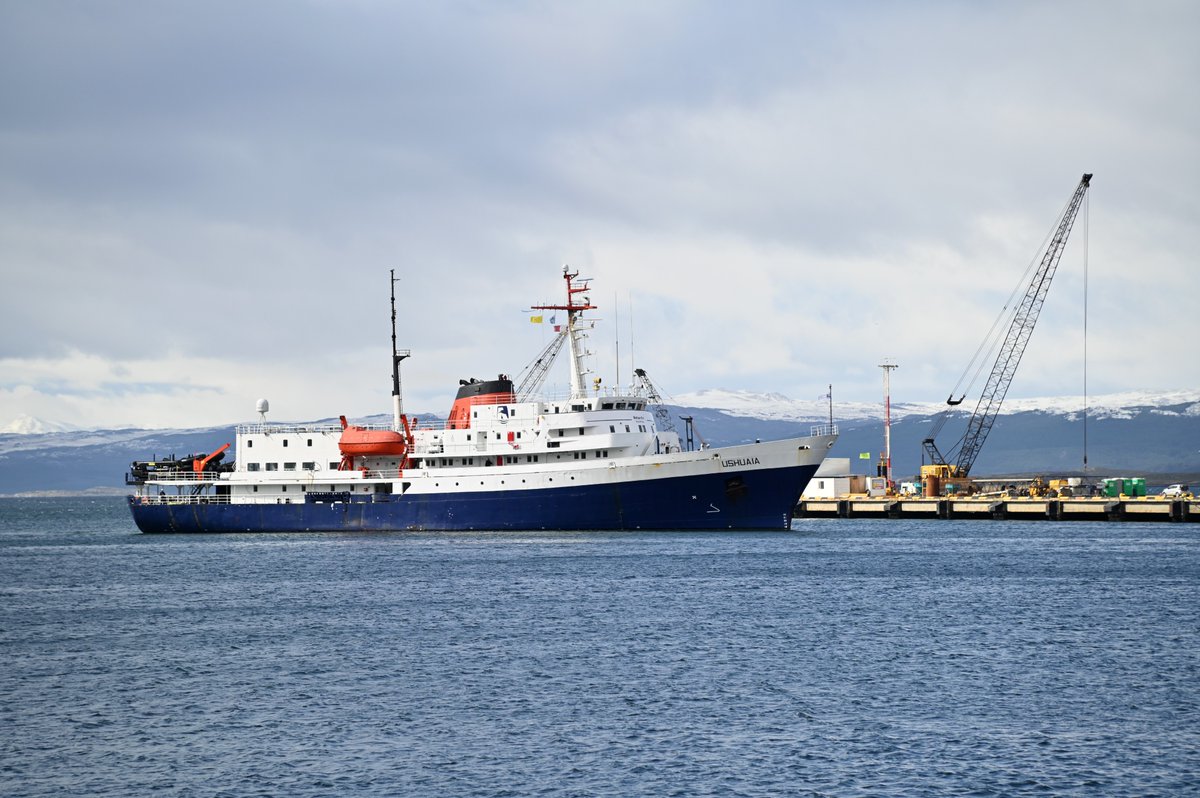 El crucero MV Ushuaia arribó al puerto de Ushuaia pronto a realizar el primero de sus 18 viajes antárticos previstos para esta temporada. #Ushuaia #PuertaDeEntradaAlAAntártida #Antártida #NaturalezaAlFin #LaRutaNatural