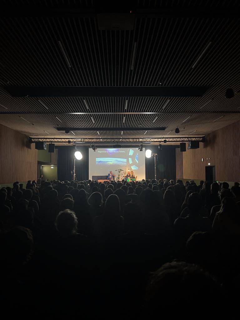 joinMoHo's tweet photo. [MoHoTalk - Claudie Haigneré]
🤩 Salle comble pour ce MoHoTalk intergalactique en présence de Claudie Haigneré ! https://t.co/j77Q5qDBbf