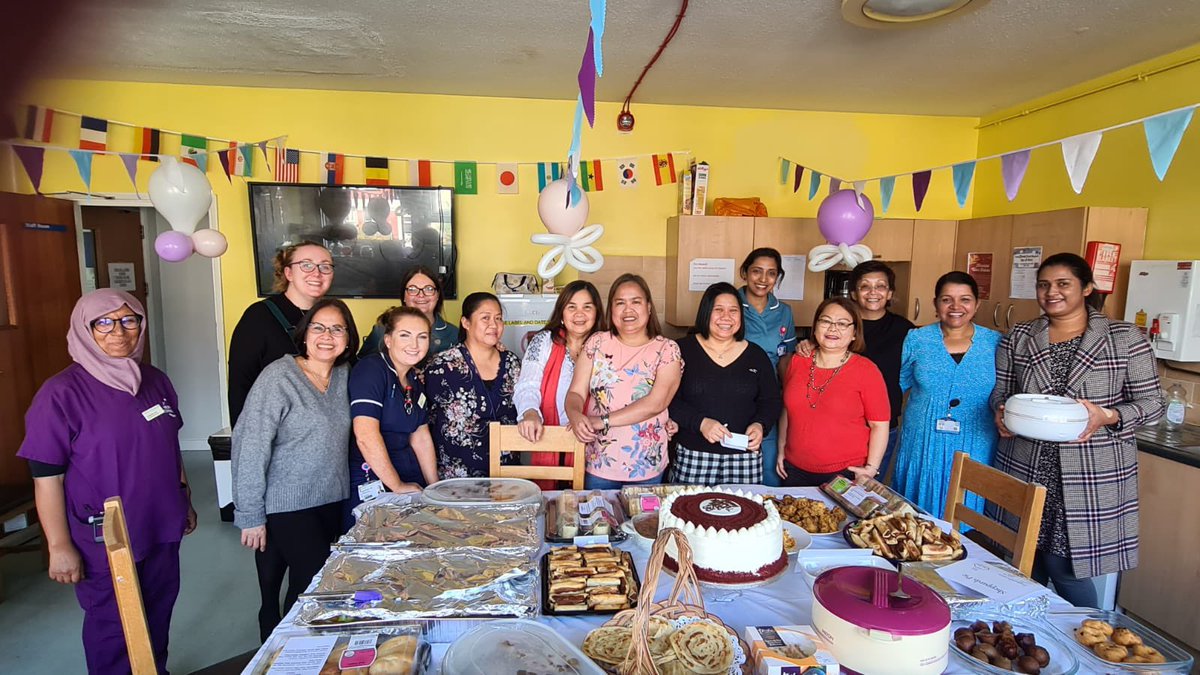 LauraJa40131475's tweet photo. Celebrating Neonatal Nurses Day on NNU yesterday with food and awards! #nurseoftheyear #mentoroftheyear #valuesawards #livingourvalues #nnu #neonatal #neonatalnursing @StGeorgesTrust @AnitaDS73065779 @LauraJa40131475 @LdnNeonatal @FirstTouchNNU https://t.co/SUqJwNBKrQ