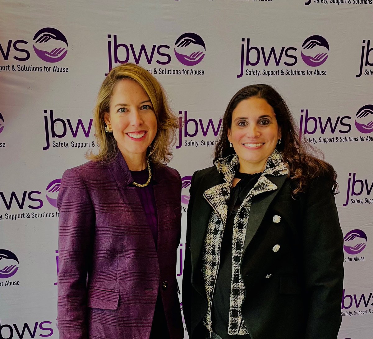 GreenJade_MS's tweet photo. The #GreenJadeGroup @MorganStanley proudly supports the nonprofit #JBWS which strives to provide safety, support and solutions for women and children of #domesticviolence. Raising awareness at the #AutumnAuctionForHope @JBWSpreventsDV @GuyAdami #GreenJadeLifestyle https://t.co/itHPWlqgfk