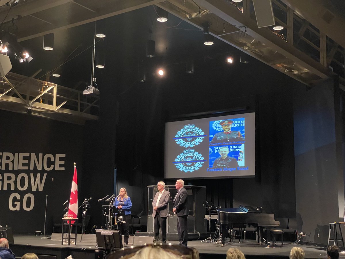 SouthSimcoePS's tweet photo. From the flowers and food being dropped off at our stations, to last night’s packed candlelight vigil, to Innisfil Beach Park lit up in blue, to the book of condolence in Bradford, for all the posts and notes of condolence - thank you. https://t.co/nl9soggiMm