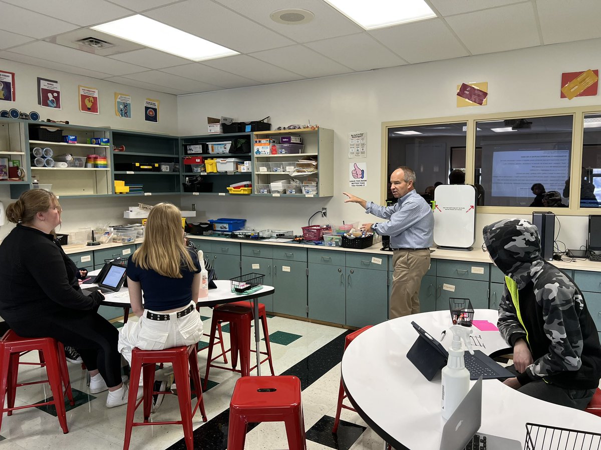 SciEdInnovator's tweet photo. Physics Ss are designing & documenting first prototypes for their rubber band powered vehicles in maker space with @QVHSPHD. Engineering design process and collaboration are leading us to creative first iterations π·ββοΈπ¨ββοΈπ οΈ #exploringcomplexity #findingopportunity https://t.co/EuhMuIfSy6