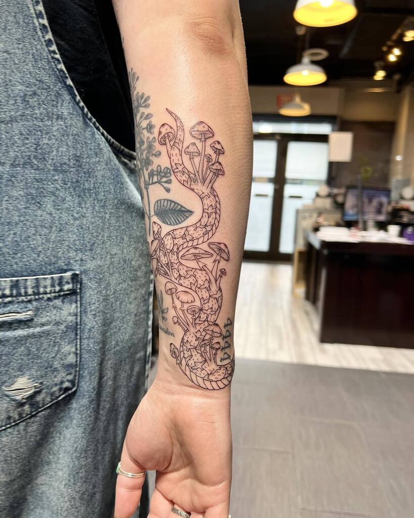 Jingstattoo's tweet photo. Mushroom strawberry flower head snake. Wow that’s a long name. 
#snaketattoo #forearmtattoo #floraltattoo #strawberrytattoo #mushroomtattoo #blackworktattoo https://t.co/pxYtrwVauV https://t.co/wTLsPpXwUJ