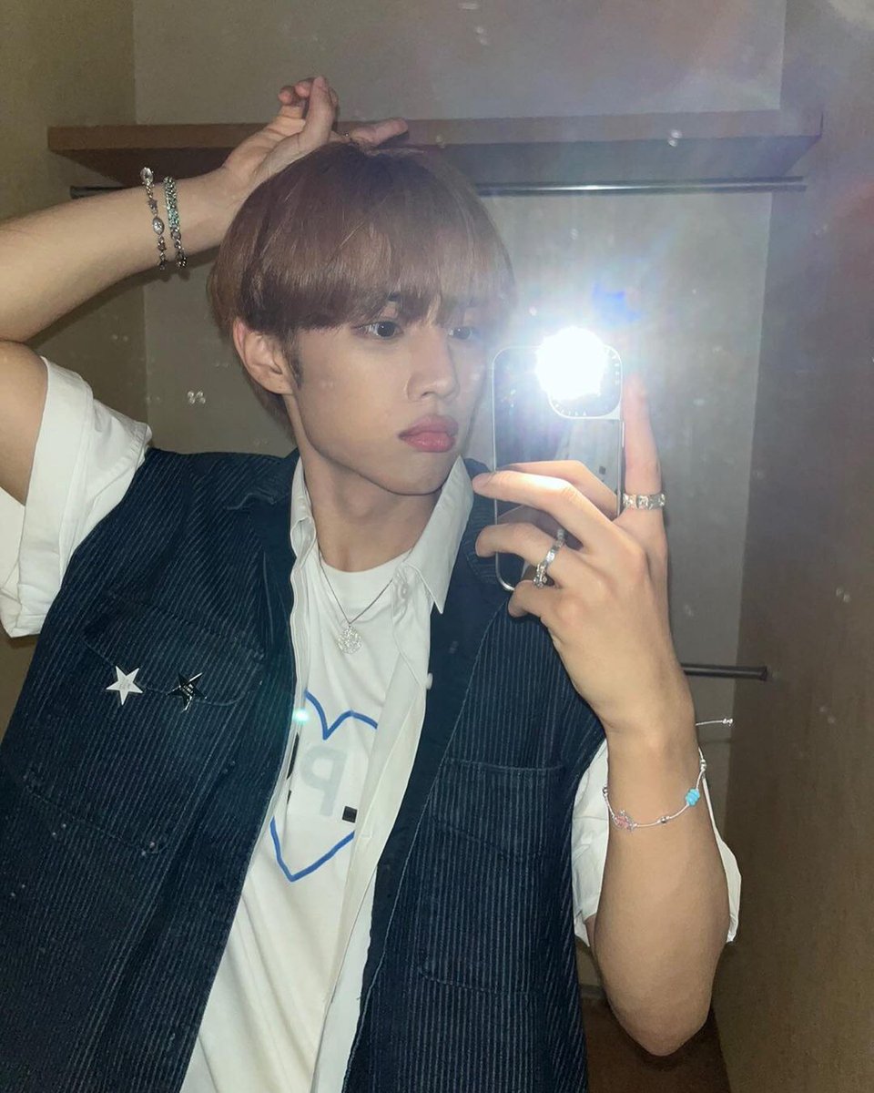 bloxmheart's tweet photo. Mensaje para: Eul 💖

📱: [Fotos]
📱: A qué estoy guapo? 👀

; @xSheWillBeLcved https://t.co/cXf93u9Jtt
