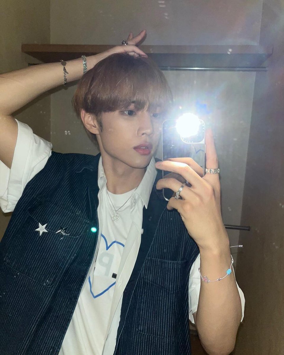 bloxmheart's tweet photo. Mensaje para: Eul 💖

📱: [Fotos]
📱: A qué estoy guapo? 👀

; @xSheWillBeLcved https://t.co/cXf93u9Jtt