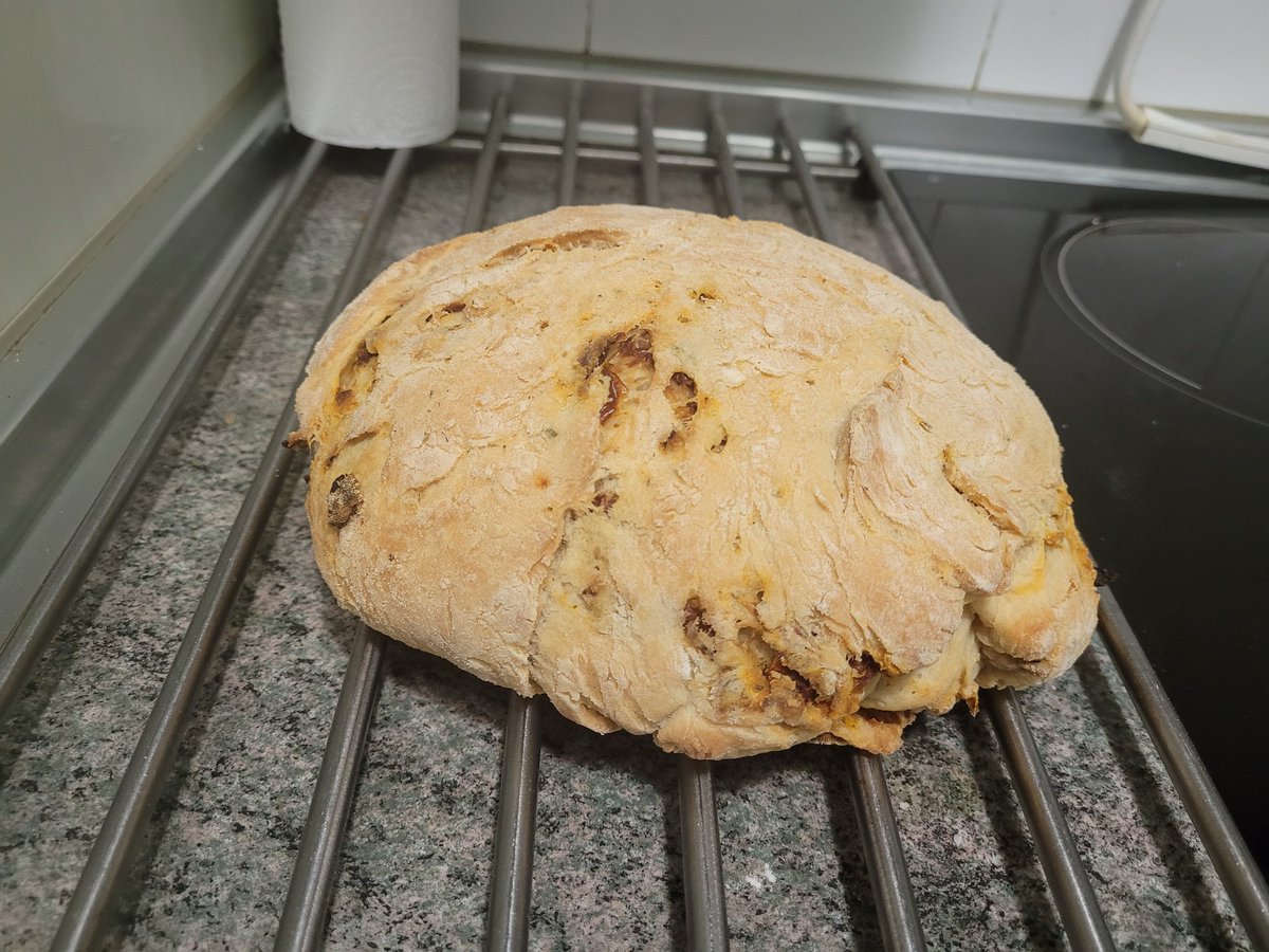 He hecho pan de tomate y orégano 😋