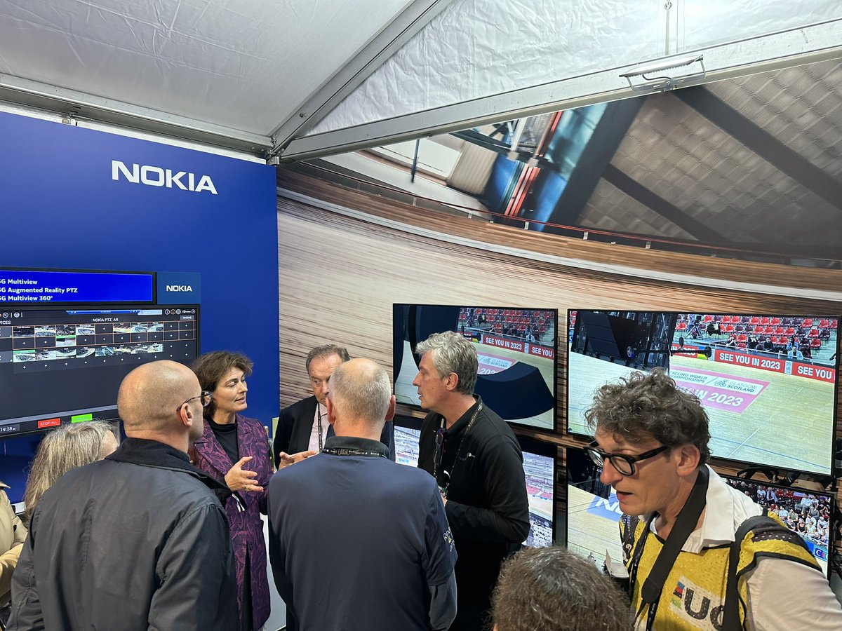 ArnaudCourtier's tweet photo. Innovations 5G au @Velodrome_nat de @sqy avec @nokia @orange @IntelFrance &amp; XD Motion - #terredinnovation la technologie au service du sport, impressionnant ! #territoireolympique https://t.co/RY50ZOfmlu