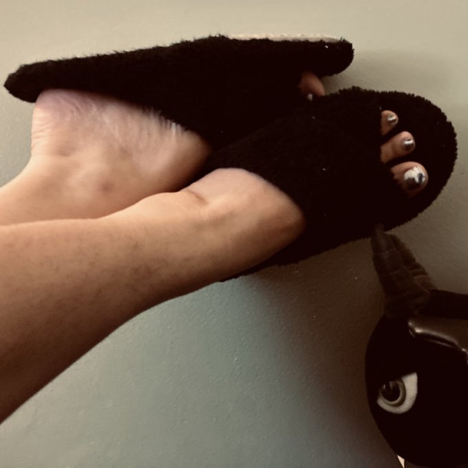 Fuzzy Black Slippers by @Ganjagirl802xox https://t.co/pfcuLhcFtw Find it on #ManyVids! https://t.co/<a class="tags" href="/tag/ganjagirl802xox">@ganjagirl802xox</a><a href="/tag/manyvids"class="tags"><span>#manyvids</span></a>