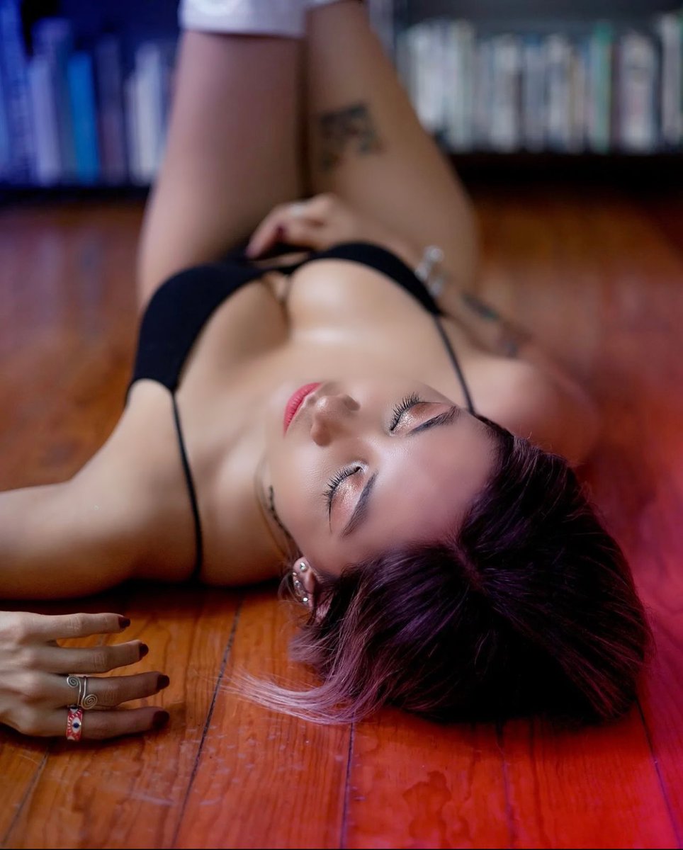 DanyGrass's tweet photo. Oyeeee tu me dijiste que no tomabas… 😖pero refresco 😸😸😸 🙇🏼♀️🙇🏼♀️🙇🏼♀️ #masbien #refrescono #aguasi #notomo #session #photosession #portrait #sexygrass #shooting #blackbody #modeling #mexicanmodel #danygrass @danygrass https://t.co/vPvdRkzXQ2