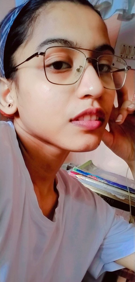 Yours_TAngel's tweet photo. Just a random selfie on my study table!! #TheReaders 😁 https://t.co/8TQlZJhEpm
