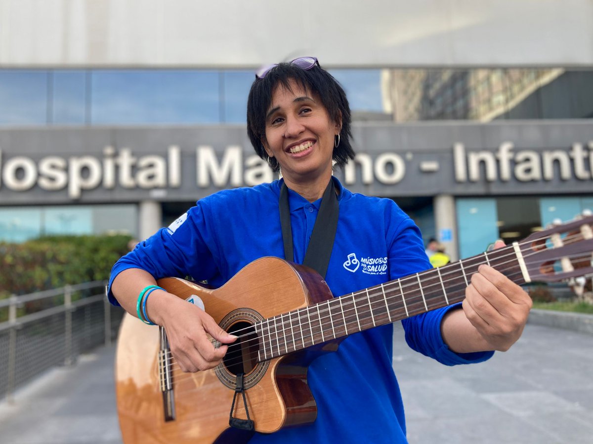 🎵"La primera vez me pidieron 'Piensa en mí' no sabía tocarla, así que la canté a capela. Ahí descubrí lo que quería hacer" 

<a href="/KATIAMARQUEZ8/">KATIA MARQUEZ #contigoenladistancia</a> de <a href="/Mporlasalud/">Músicos por la Salud</a> sana cantando lo que los pacientes quieren oír

👇
🔴DIRECTO rtve.es/play/radio
▶️ PODCAST  rtve.es/play/audios/po…