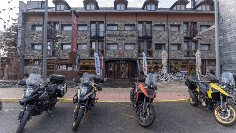 SuzukiMotoES's tweet photo. Desde Los Monegros 🏜a las gargantas de Los Pirineos ⛰, existen "mil Huescas diferentes".

Disfruta la ruta #TheSecretRider 😀👉 https://t.co/9hHRgHooFY

#suzukivstrom @Huesca_LaMagia @RuralkaOnRoad @TUHUESCA #suzukivstrom1050 #motoviajeros #huesca @MrHicks46 @Fernando_Blasco https://t.co/MAnTJthel2