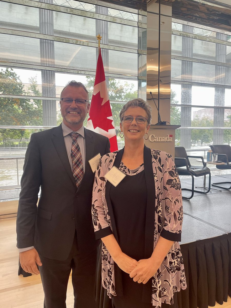 canadasairports's tweet photo. Tourism and airport leaders share their views on the importance of US-Canada travel and how we can build resiliency in our industry and foster a stable workforce. Thanks @FBC_USCAN for bringing us all together. #collaboration #tourismmatters 🇺🇸🇨🇦 https://t.co/25vPCIMtex