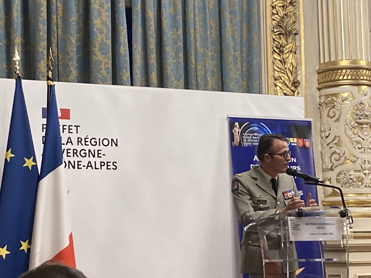 bgpilliet's tweet photo. Intervention remarquable ce soir du GCA Gilles Darricau, Gouverneur Militaire de Lyon, officier général de la zone de @Defense_Sud_Est lors de la rentrée solennelle de l’AR14 IHEDN.
Hâte de l’écouter mercredi prochain aux #RDefenseCyber ! https://t.co/0QACbEwPJg