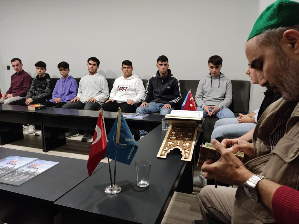 Esenyurt Ülkü Ocakları Olarak;
Cümle Şehitlerimizin ve tüm geçmişlerimizin ruhuna Kuran-ı Kerim okutulmuştur. Allah (C.C) okunmuş olan Yasin-i Şerifi ve diğer duaları dergahı izzetinde kabul ve makbul eylesin.