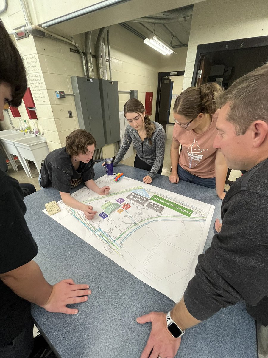 khsSTEAM's tweet photo. First day learning critical project management skills from @DanisBuilds !  Looking forward to the rest of the year and all the excellent engineering lessons!  @Kings_Schools @Kings_HS https://t.co/lru79rpSqB