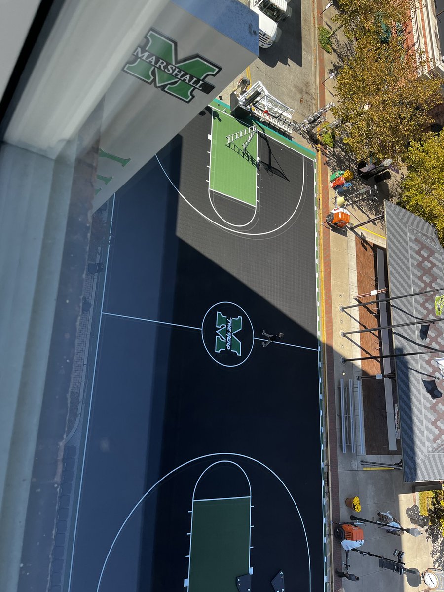 cs_aiathletics's tweet image. Seriously find your way to Hoops in Huntington.  Tonight!  #WeAreMarshall