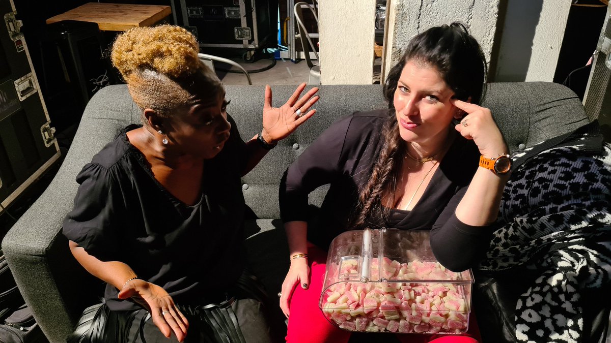 LaylaCodesIt's tweet photo. @MsLeeJones aka the tea leaf, brought me a lovely present.....

@BunmiDuro was quite shocked by this behaviour...

@msdevuk #MSignite #MSIgniteAfterHours https://t.co/DtAnSjBSdg