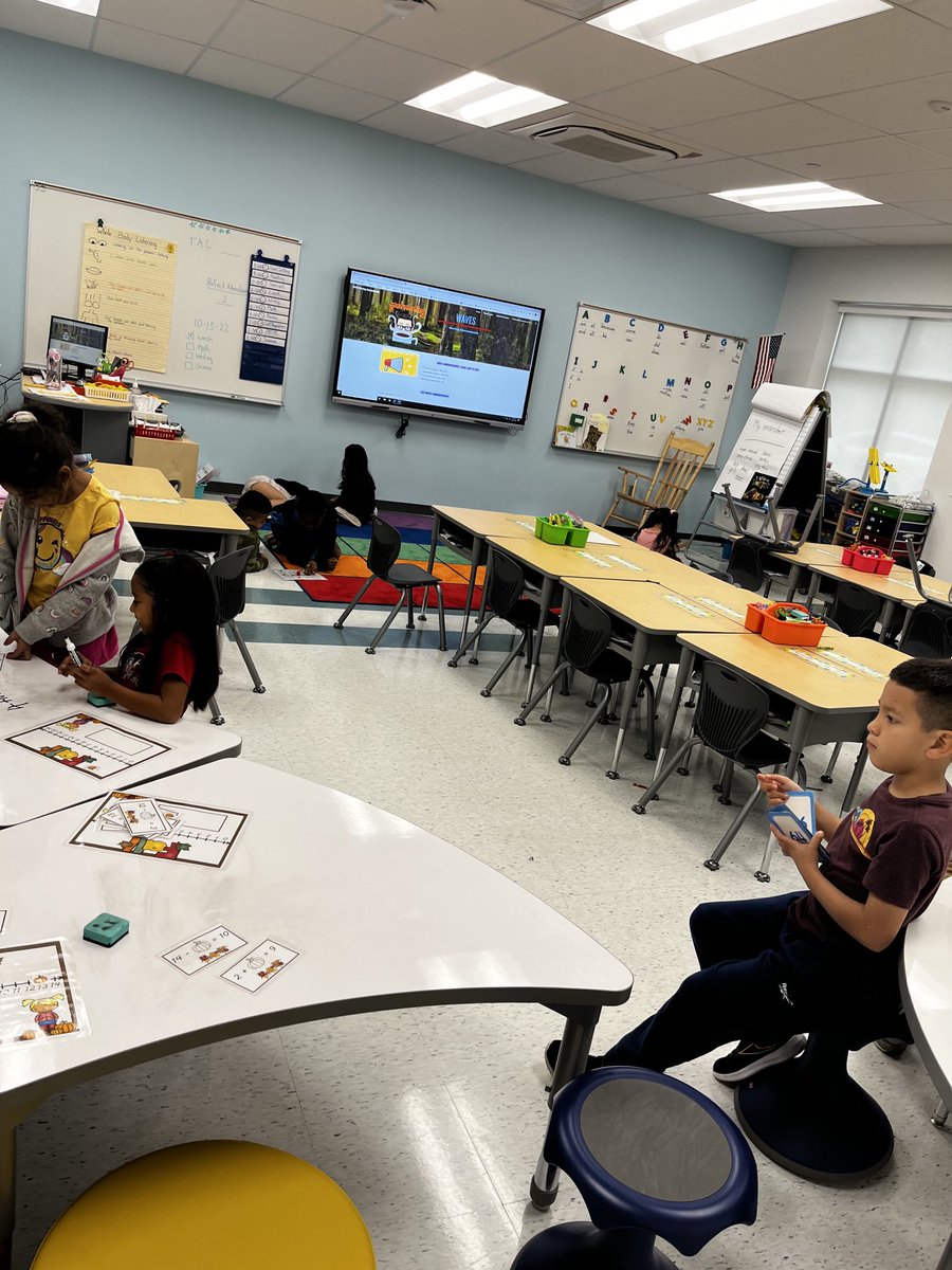 SHudson06's tweet photo. Low tech station rotation model! #fcpsvanguard https://t.co/CQ93yXxRAl