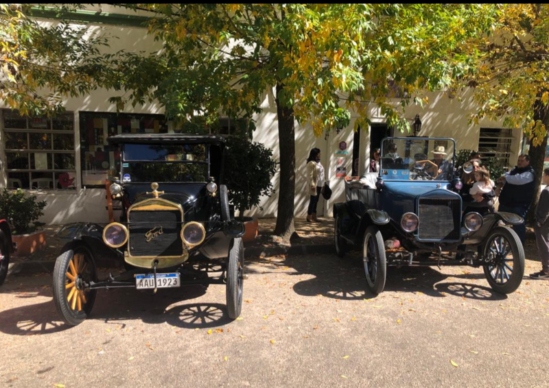 Como postales sacadas del tiempo, las inconfundibles siluetas de las populares “cachilas” moverán emociones, recuerdos y, con seguridad, más de un lagrimón que se descuelgue dará fe de cuánto significó en el mundo, la región y particularmente en Uruguay

quehacemoshoy.com.uy/vuelven-las-fo…