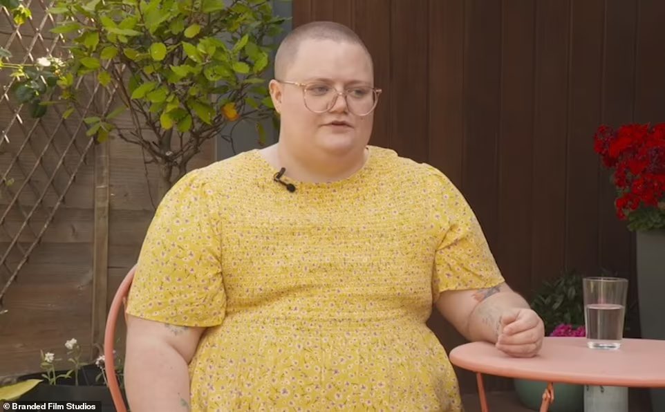 TheUKAr's tweet image. متحولان جنسيًا يعلنان للإعلام عن ندمهما لخضوعهما لعمليات تغيير الجنس وتحدثا عن الآثار الرهيبة على صحتهما العقلية والجسدية .. داعين لمحاسبة الجهات التي أشرفت وتسببت في تسريع إجراء هذه العمليات