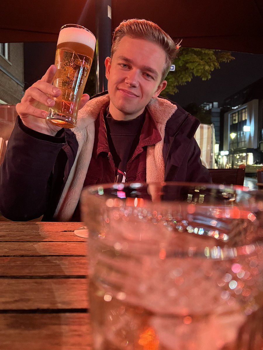 Jeffrey_Ras's tweet photo. @roordinus @sjsierink @PHooghoudt Zij die @sjsierink adoreren groeten u. https://t.co/xZYX4eLjST