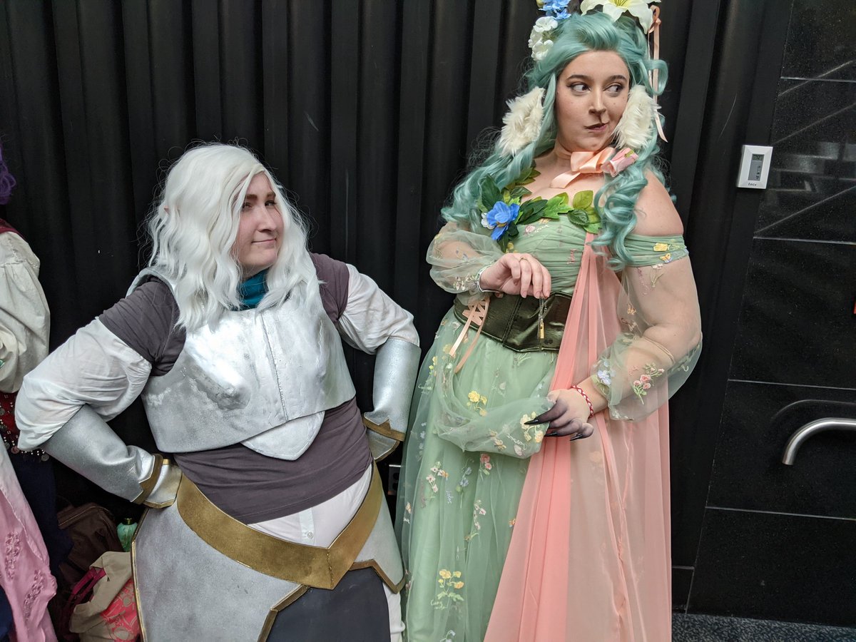 PoppletronVA's tweet photo. My sister and I were Pike and Percy at FanX last month and episode 36 of @CriticalRole has made all our pics so much better in retrospect. 

Especially the ones of Fearne stealing Pike's holy symbol, can't believe they actually joked about it in the episode. I love it so much. https://t.co/Dm56ByyB0J