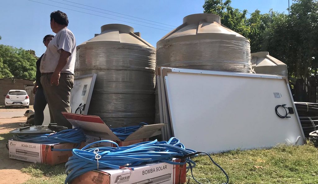 jochacv's tweet photo. Desde el primer día de nuestra gestión trabajamos para garantizar el acceso al agua y fortalecer el arraigo de las familias campesinas e indígenas. 

#SAFCI
#AgriculturaFamiliar
#TierraTechoTrabajo
#Arraigo @MiguelAGomezok @nachogz https://t.co/FW1fIPCg5a