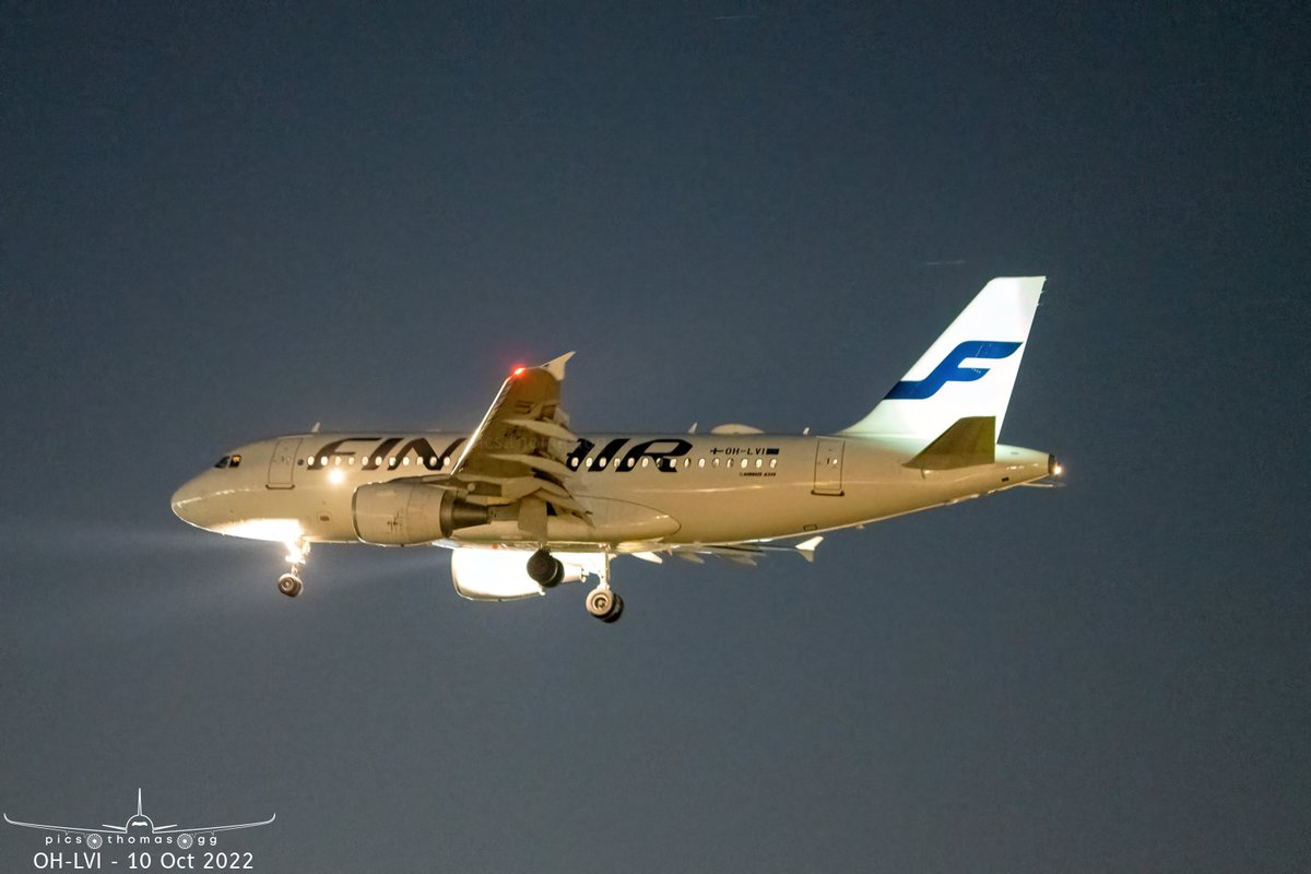 picsthomasgg's tweet photo. Nice variety of night shots from Monday evening at @HeathrowAirport 🔽

📸 #A300 D-AEAI, #A320neo SU-GFM, #A321neo TC-LSZ and #A319 OH-LVI https://t.co/lFCKwZRm5h