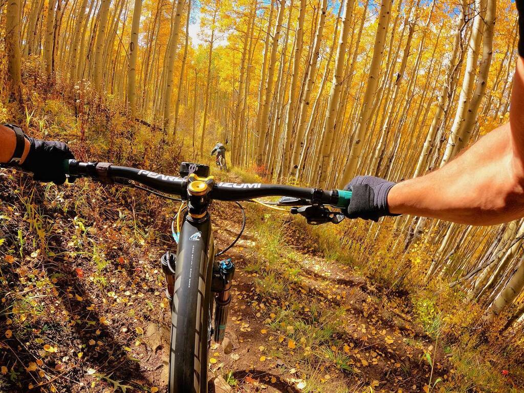 thepowdermonk's tweet photo. Dropping into amber.
Rider: Jason Konigsberg.
#COLORado.
.
.
.
#PEARLiZUMi #cycling #mtb #singletrack #whyiride #mtblife #optoutside #coloradogram #gopro #coloradolive #gopromtb #vaillive #goprocycling #venturesports #goprohero #yeticycles #pearlizumicrew https://t.co/LB8BbOEkTZ https://t.co/VnqOlOPqK1