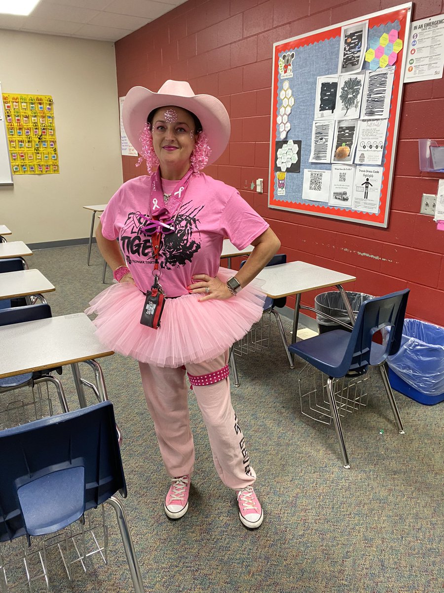 mousavidin's tweet photo. This girl went pink from head to toe! Supporting the “girls” around the world 🌎                       #TravisPinkOut22 @THS_Tigers https://t.co/WmzI22q02K