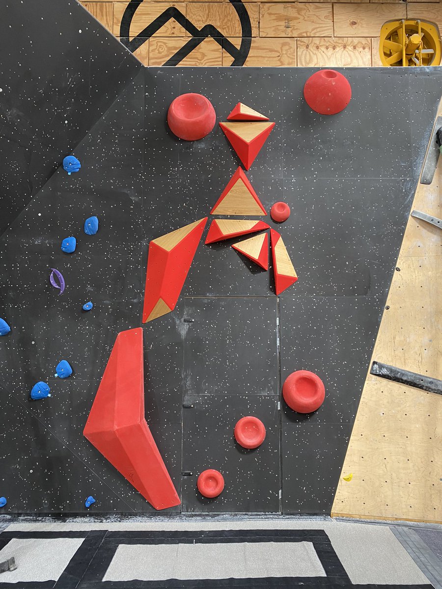 #eyecatcher Equipado hoy cumplirá su función? #bouldering #climbingindoor #routesetting