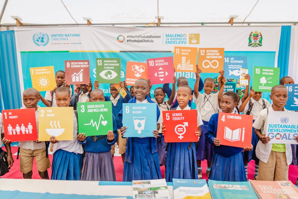 FAOTanzania's tweet photo. .@UnitedNationsTZ  agencies distributed milk to school-aged children during the #WorldFoodDay celebrations in Simiyu to raise awareness on the importance of milk for #nutrition, improved health and performance at school. 

#lisheboranimtaji https://t.co/bj9esVZ24E