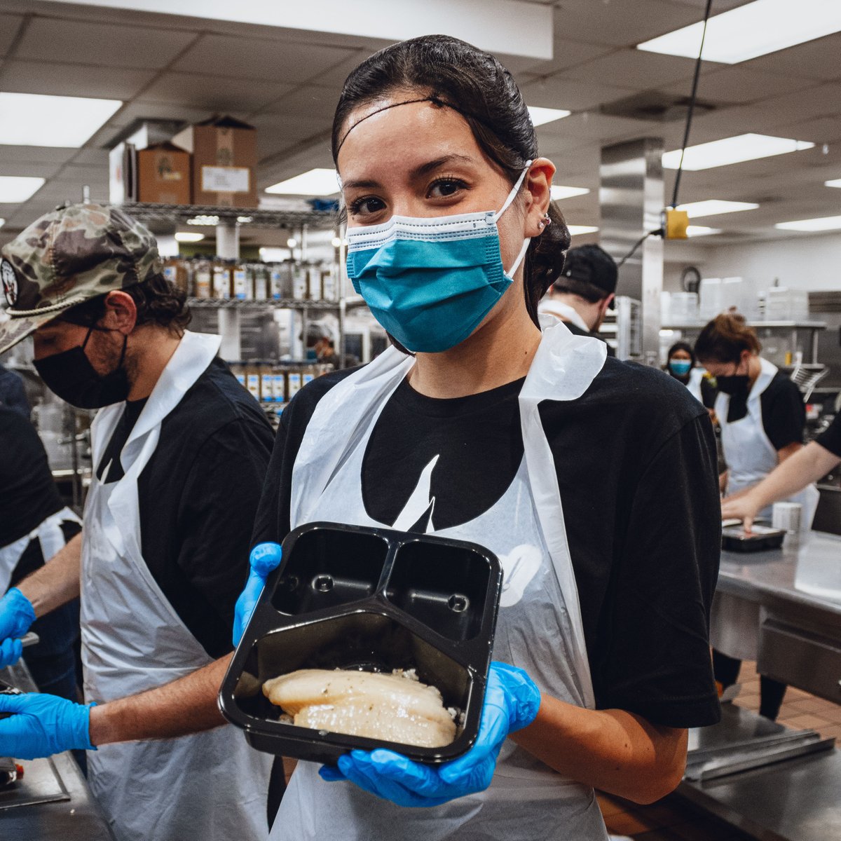 ProjAngelFood's tweet photo. Thank you to @initiativeww volunteers for your hard work in the kitchen on Wednesday!
#ProjectAngelFood #MedicallyTailoredMeals #InitiativeGives #InitiativeGives2022 #CookingUpLove https://t.co/SqnfJkIKrb
